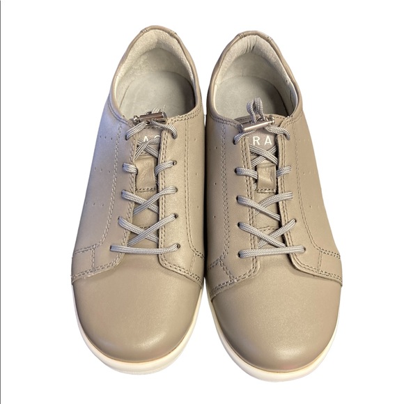 TRAQ by Alegria Lace-up Shoes - Picture 4 of 9